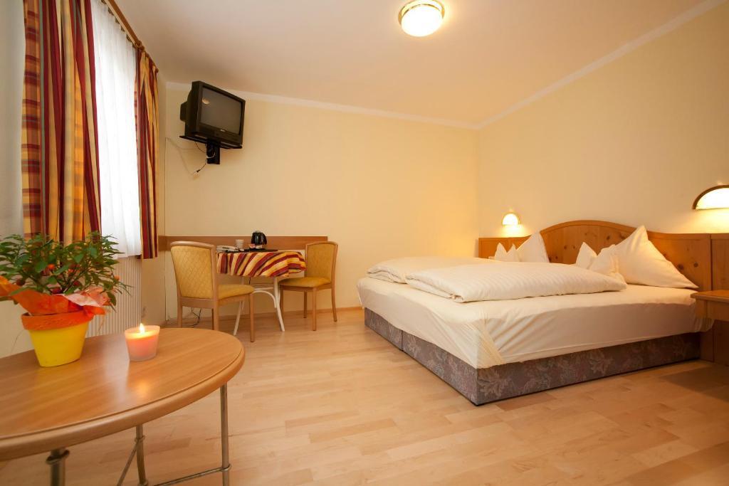 Hotel Gretl Krumpendorf ภายนอก รูปภาพ