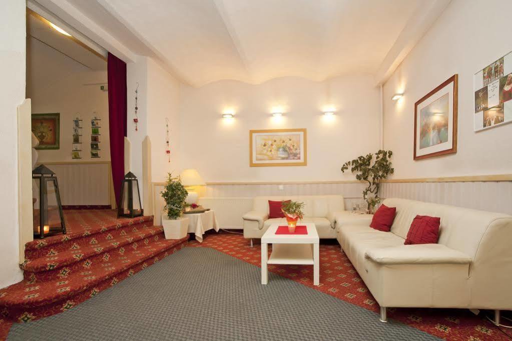 Hotel Gretl Krumpendorf ภายนอก รูปภาพ