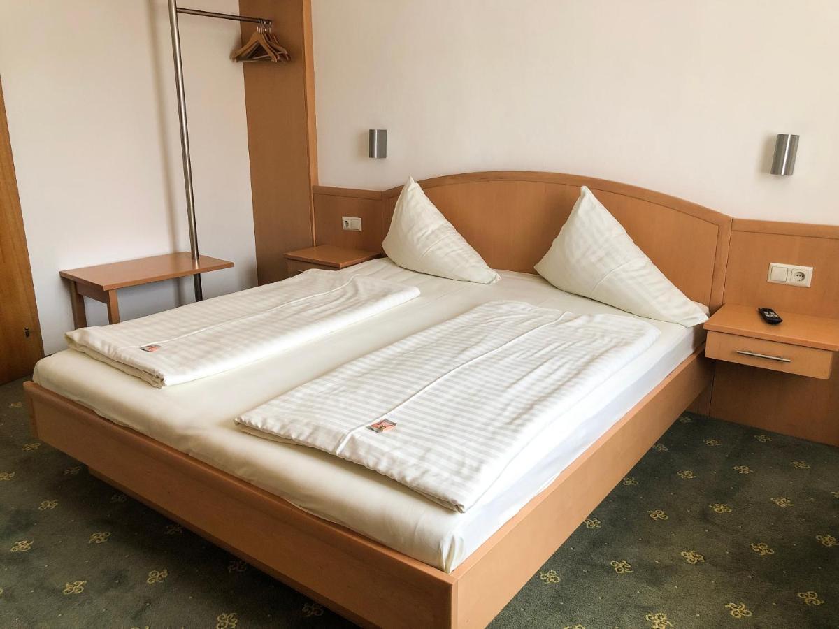 Hotel Gretl Krumpendorf ภายนอก รูปภาพ